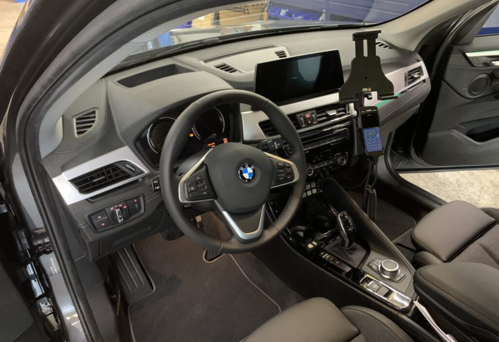 BMW X3 Kommandowagen Innen mit Digitalfunk Sepura